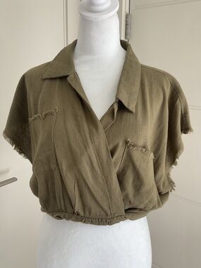 ***Aakaa ** Green Cropped Frayed Wrap Collared Top.